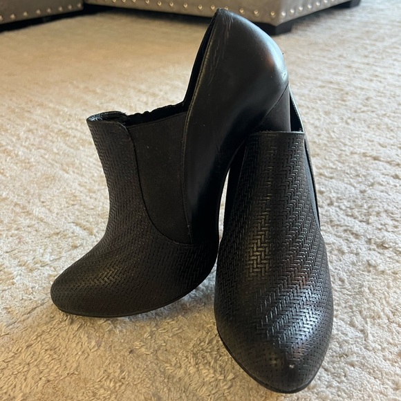 Elegant Black Women's Ankle Boots - Picture 10 of 14